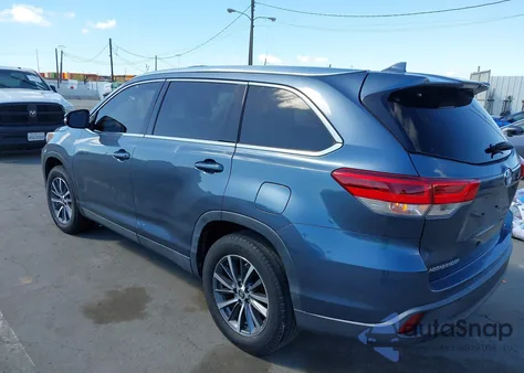 2019 Toyota Highlander Xle z USA, uszkodzony, nr VIN 5TDKZRFH7KS346367